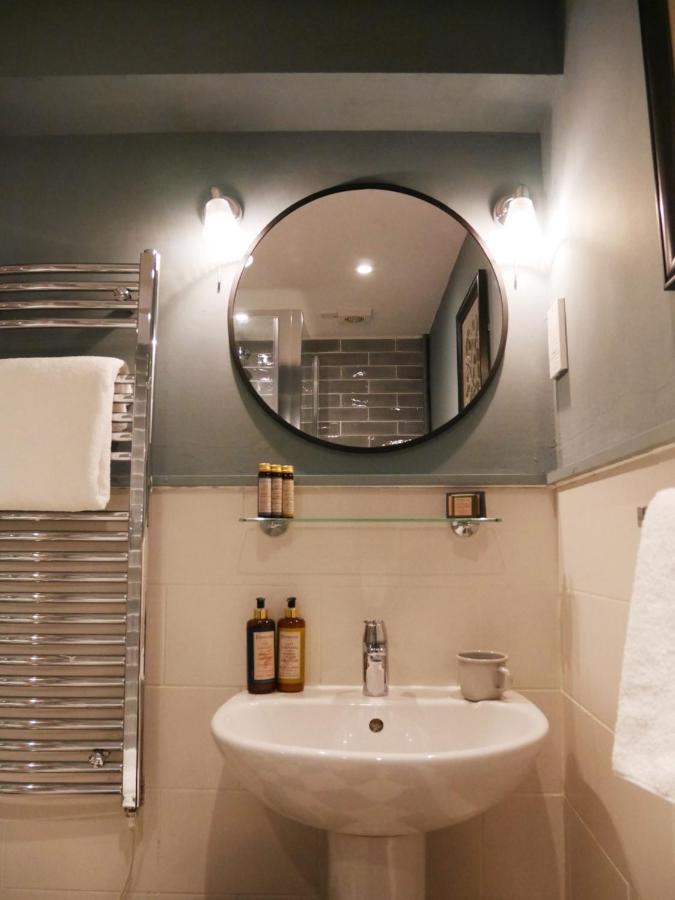 The Fleece Hotel Witney Bagian luar foto