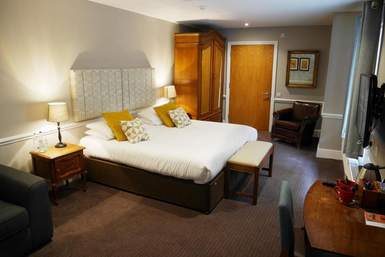 The Fleece Hotel Witney Bagian luar foto