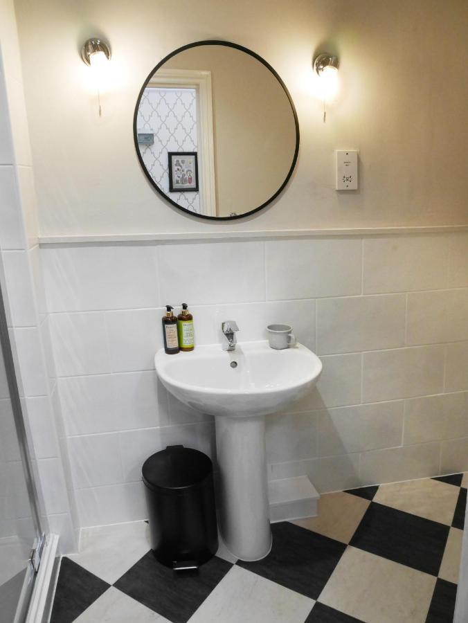 The Fleece Hotel Witney Bagian luar foto