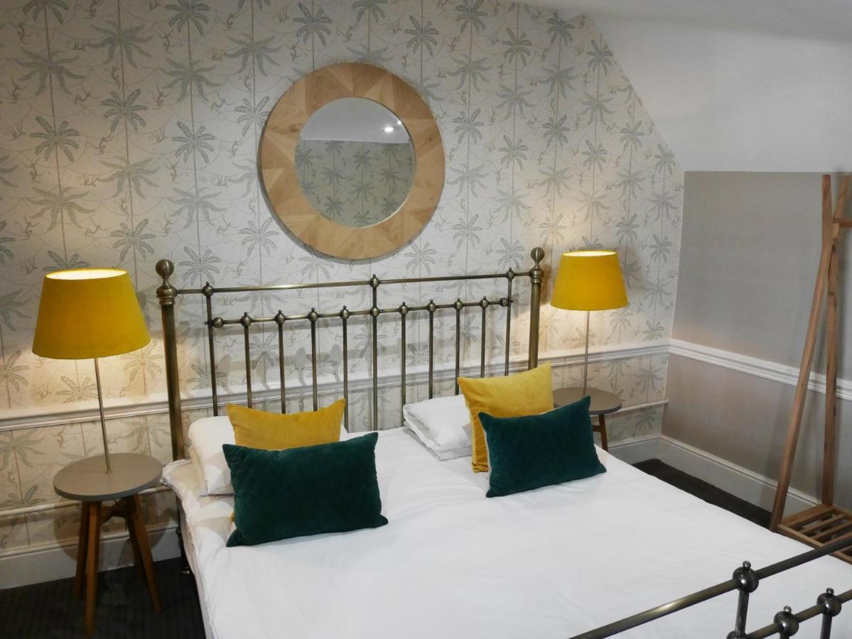 The Fleece Hotel Witney Bagian luar foto