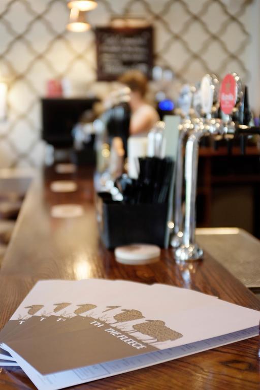 The Fleece Hotel Witney Bagian luar foto