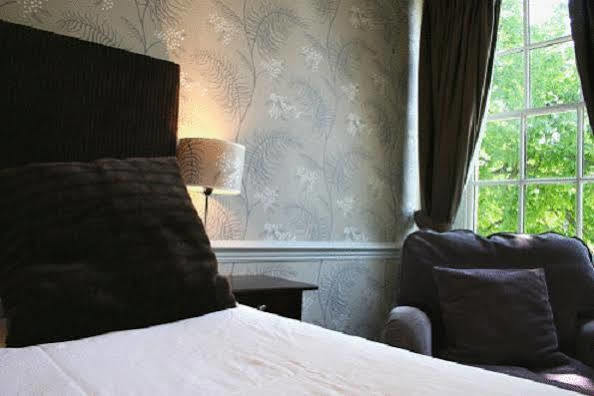 The Fleece Hotel Witney Bagian luar foto