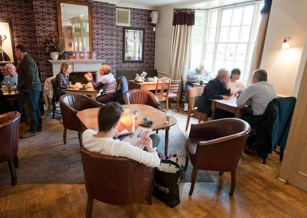 The Fleece Hotel Witney Bagian luar foto