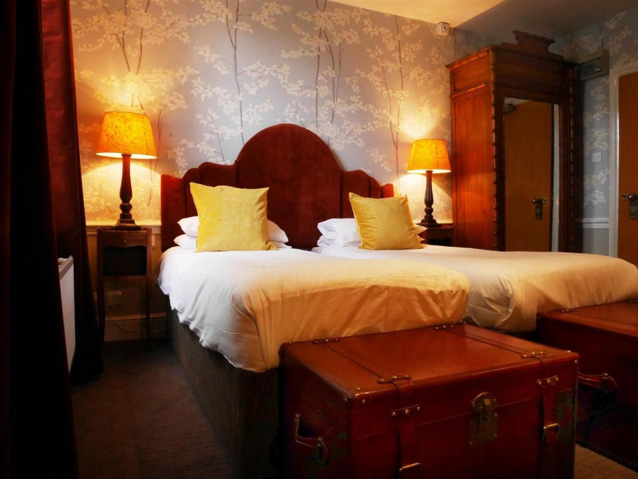 The Fleece Hotel Witney Bagian luar foto