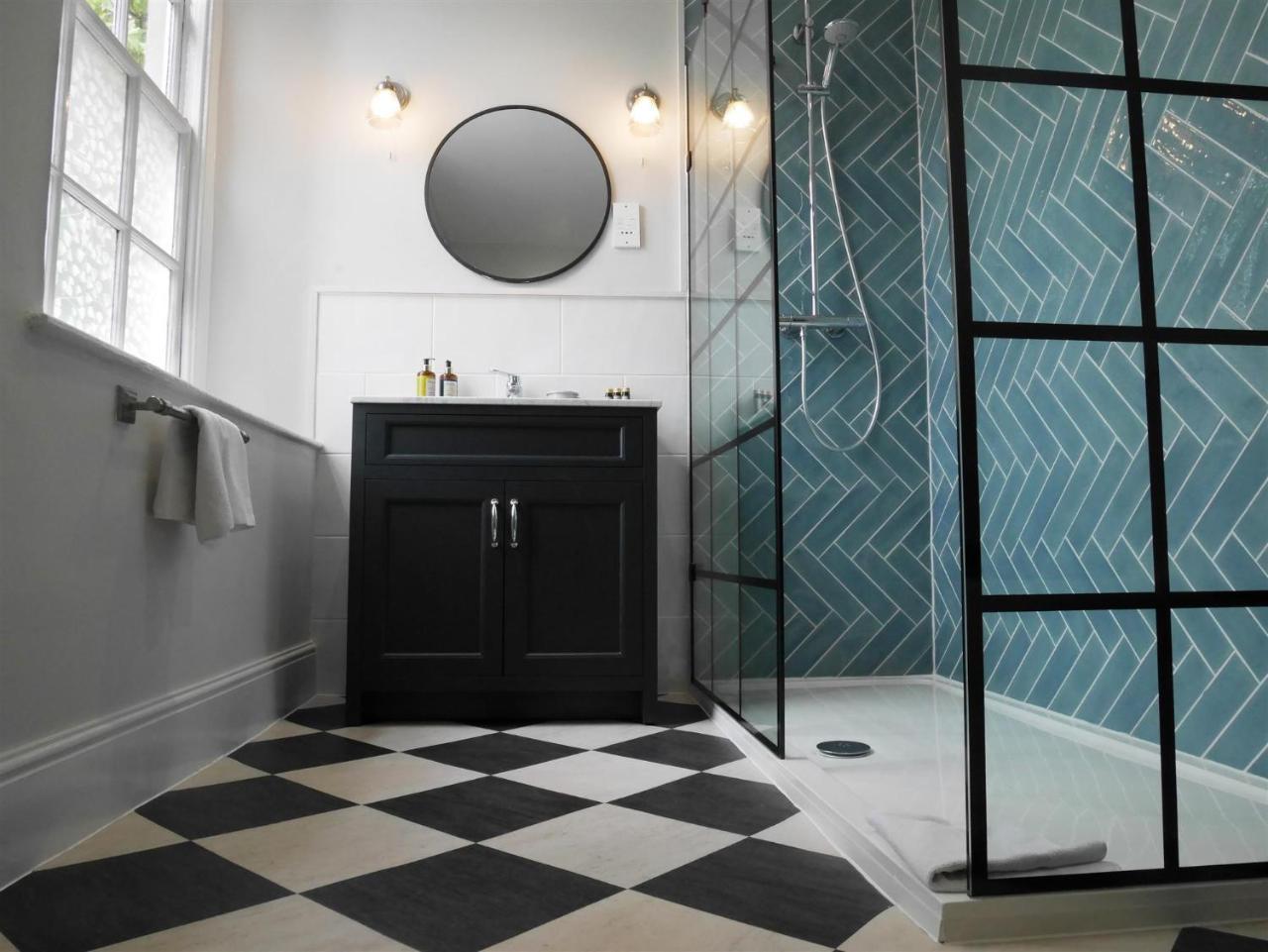 The Fleece Hotel Witney Bagian luar foto