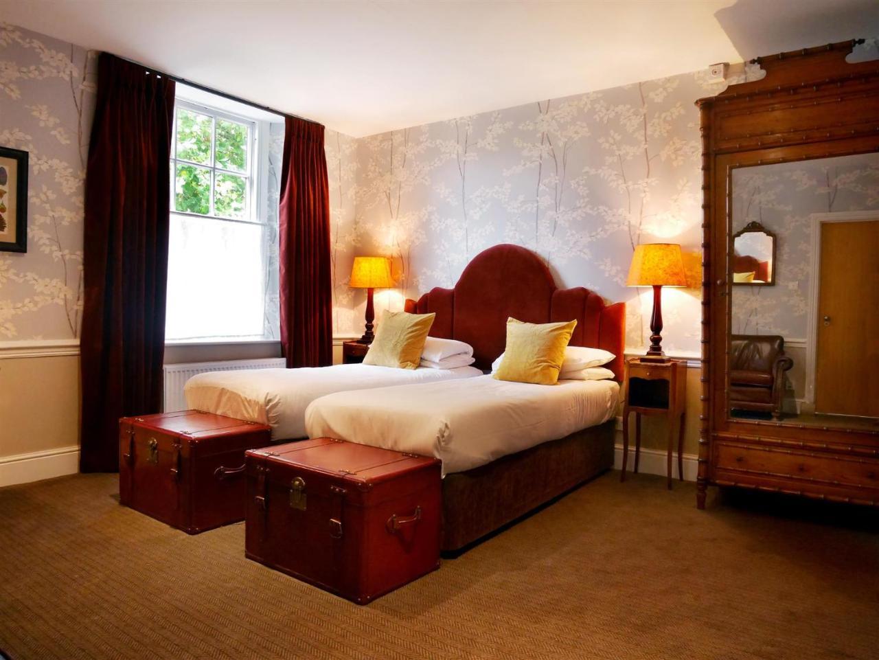 The Fleece Hotel Witney Bagian luar foto