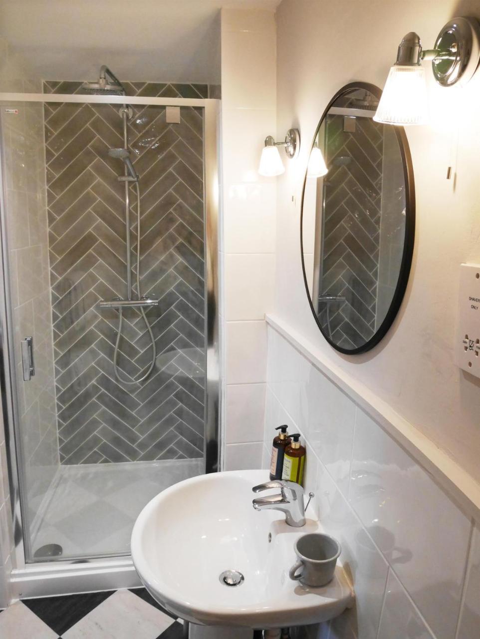 The Fleece Hotel Witney Bagian luar foto