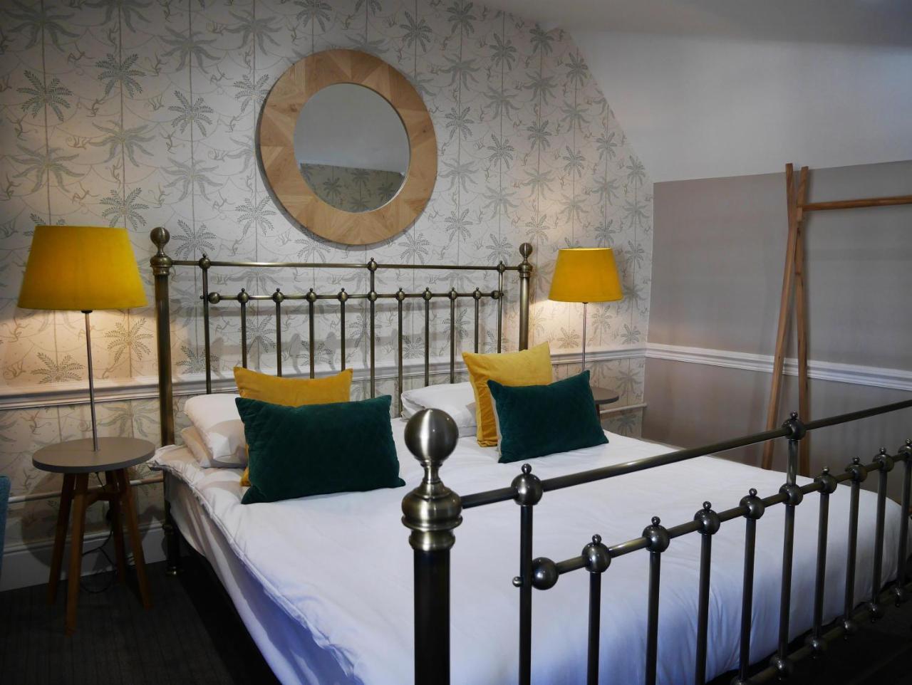 The Fleece Hotel Witney Bagian luar foto