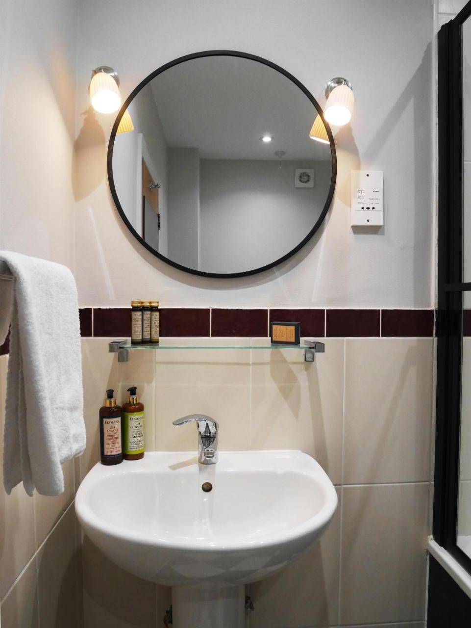 The Fleece Hotel Witney Bagian luar foto