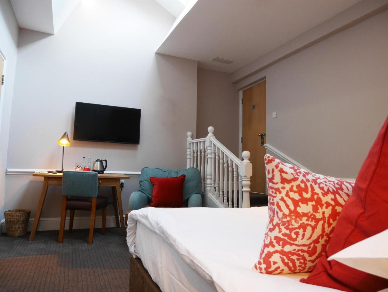The Fleece Hotel Witney Bagian luar foto